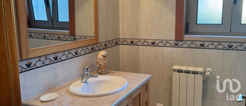 Traditional house T3 in Valado dos Frades of 563 m²