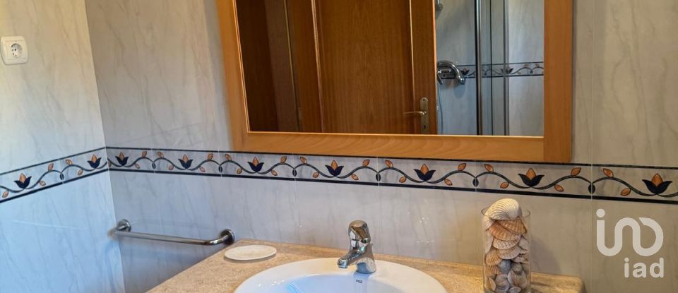 Traditional house T3 in Valado dos Frades of 563 m²