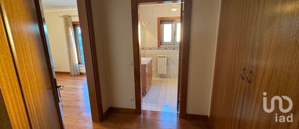 Traditional house T3 in Valado dos Frades of 563 m²