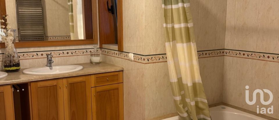 Traditional house T3 in Valado dos Frades of 563 m²