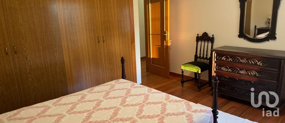 Traditional house T3 in Valado dos Frades of 563 m²