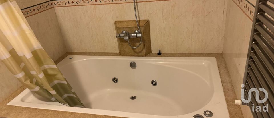 Traditional house T3 in Valado dos Frades of 563 m²