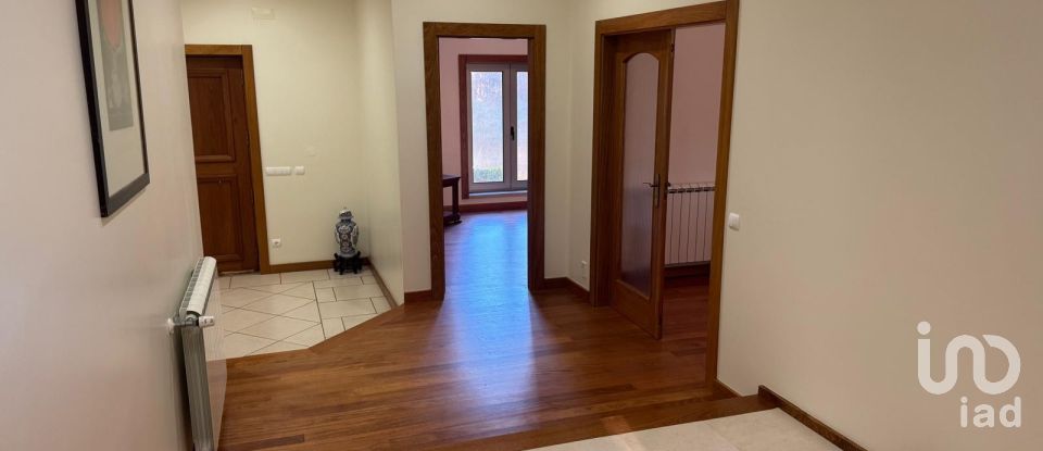 Traditional house T3 in Valado dos Frades of 563 m²