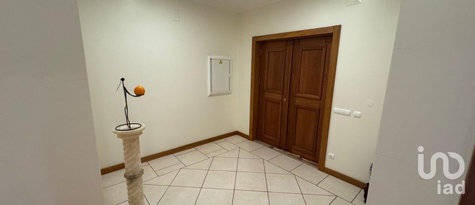 Traditional house T3 in Valado dos Frades of 563 m²