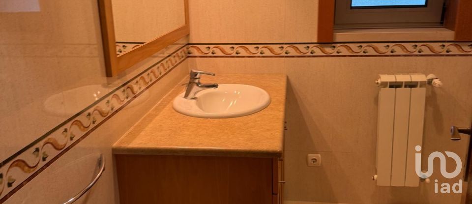 Traditional house T3 in Valado dos Frades of 563 m²