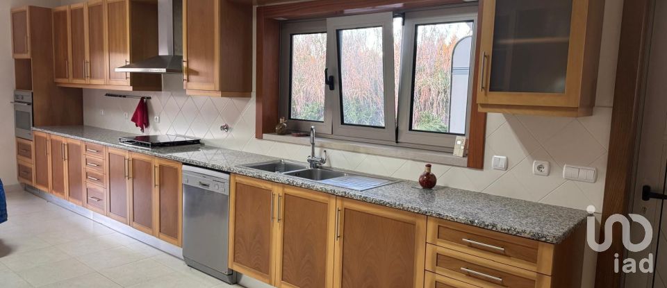 Traditional house T3 in Valado dos Frades of 563 m²