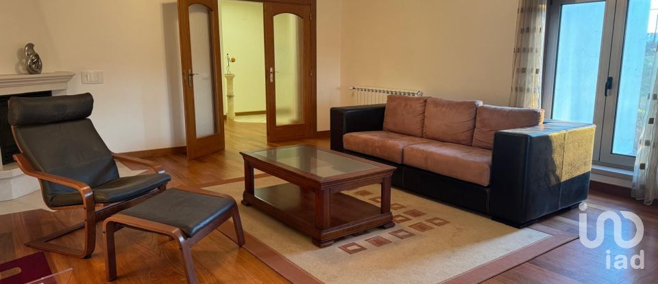 Traditional house T3 in Valado dos Frades of 563 m²