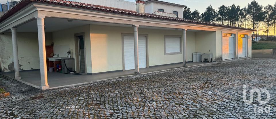Traditional house T3 in Valado dos Frades of 563 m²
