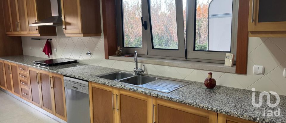 Traditional house T3 in Valado dos Frades of 563 m²