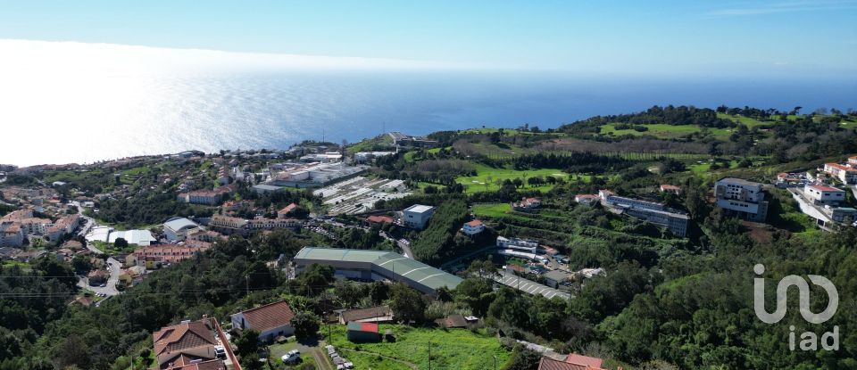 Terreno em Caniço de 1 490 m²