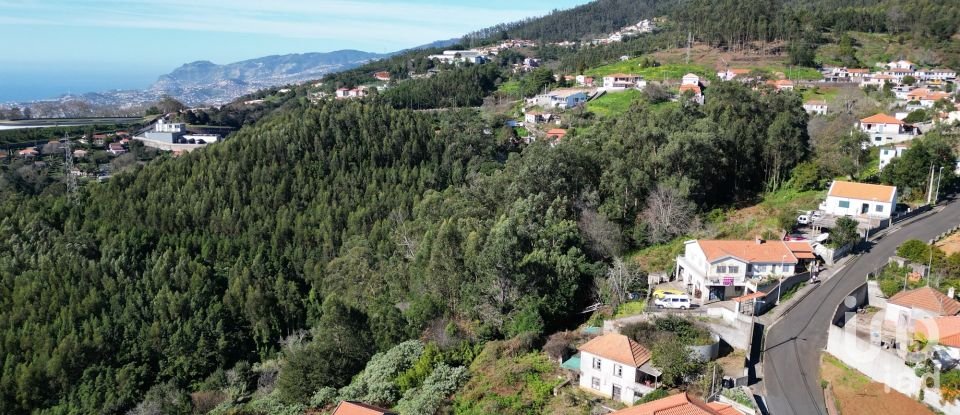 Terreno em Caniço de 1 490 m²