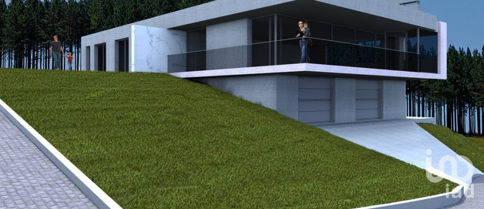 Terreno urbano em Carvoeira e Carmões de 3 960 m²