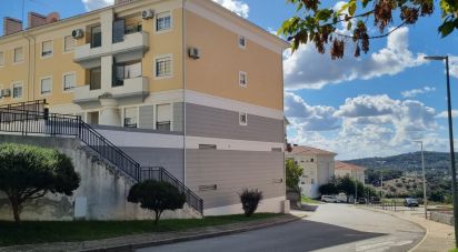 Apartment T2 in Sé e São Lourenço of 86 m²