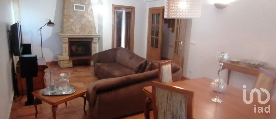 Moradia T4 em Venda do Pinheiro e Santo Estêvão das Galés de 217 m²