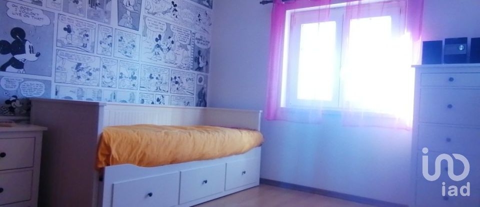 Moradia T4 em Venda do Pinheiro e Santo Estêvão das Galés de 217 m²