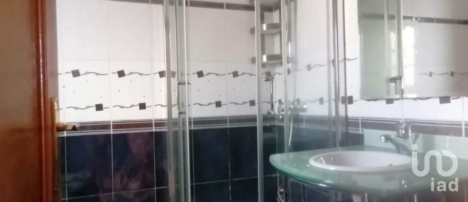 Moradia T4 em Venda do Pinheiro e Santo Estêvão das Galés de 217 m²