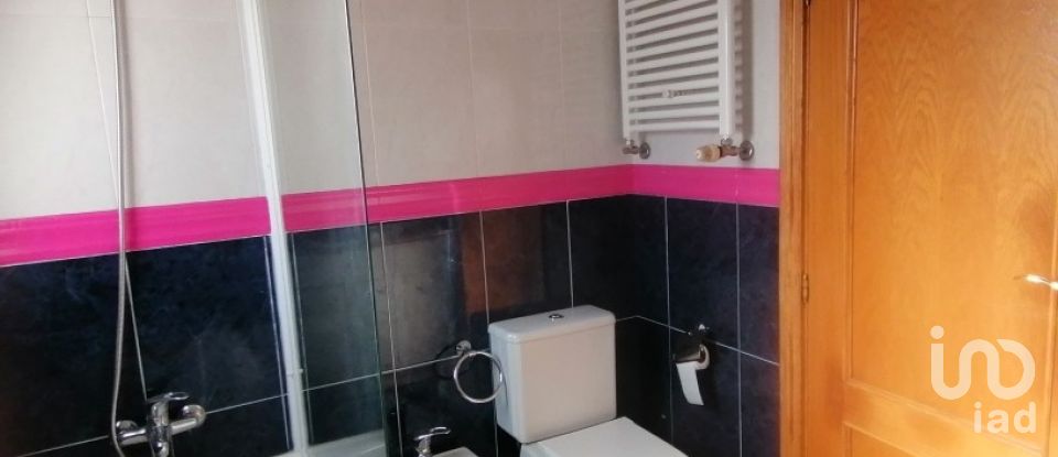 Moradia T4 em Venda do Pinheiro e Santo Estêvão das Galés de 217 m²