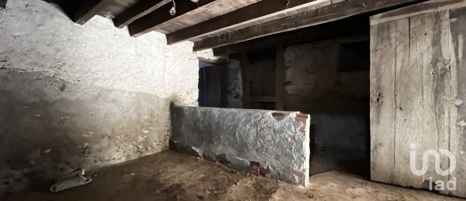 Maison traditionnelle T1 à Gândaras de 160 m²