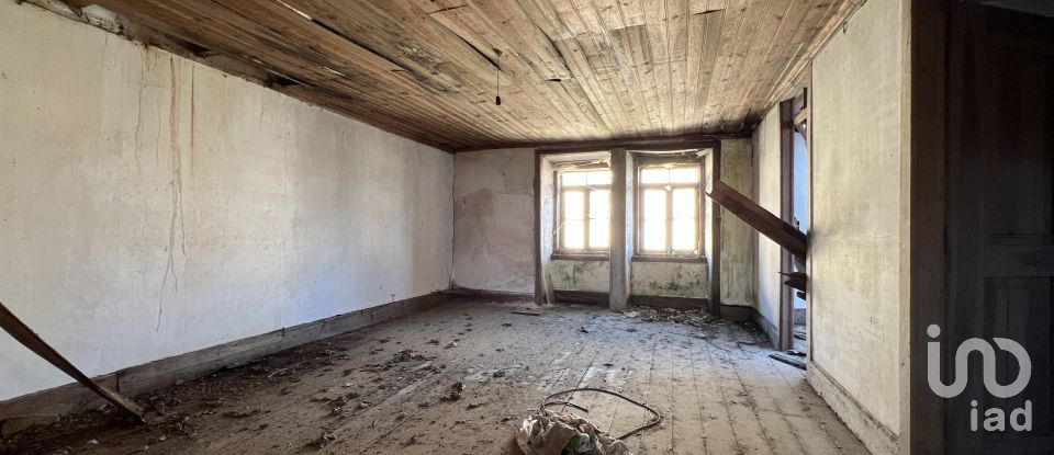 Maison traditionnelle T1 à Gândaras de 160 m²