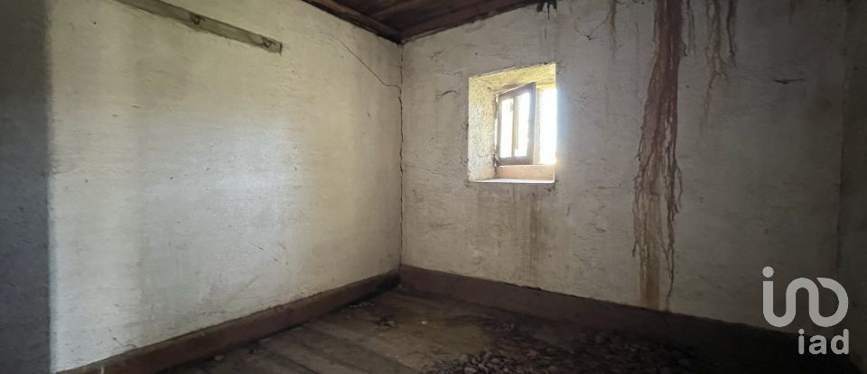 Maison traditionnelle T1 à Gândaras de 160 m²