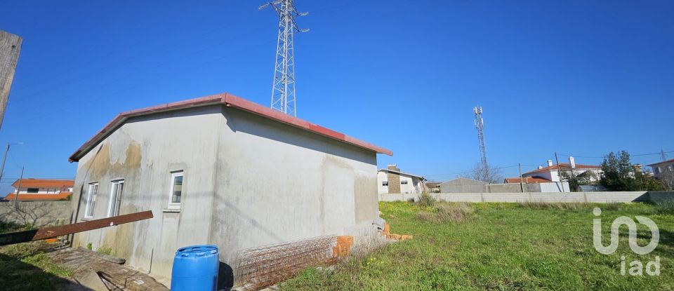 Terrain à Avanca de 585 m²