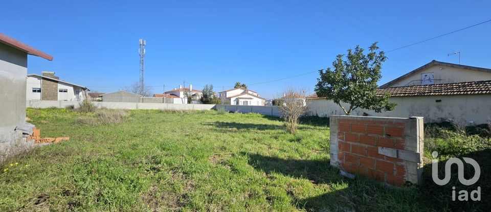 Terrain à Avanca de 585 m²