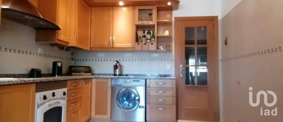 House T4 in Venda do Pinheiro e Santo Estêvão das Galés of 217 m²