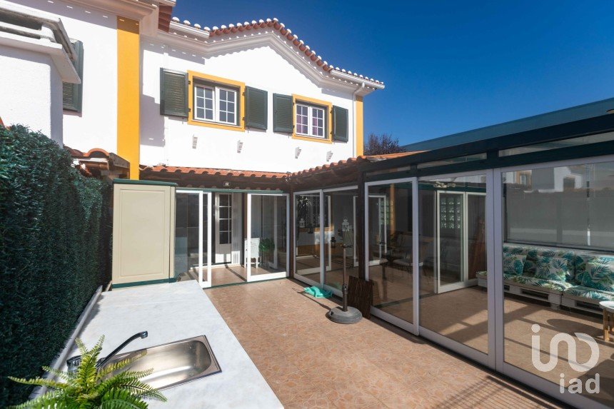 House T4 in Venda do Pinheiro e Santo Estêvão das Galés of 217 m²