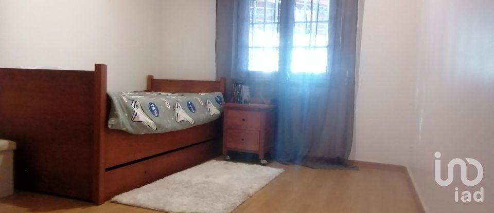 House T4 in Venda do Pinheiro e Santo Estêvão das Galés of 217 m²