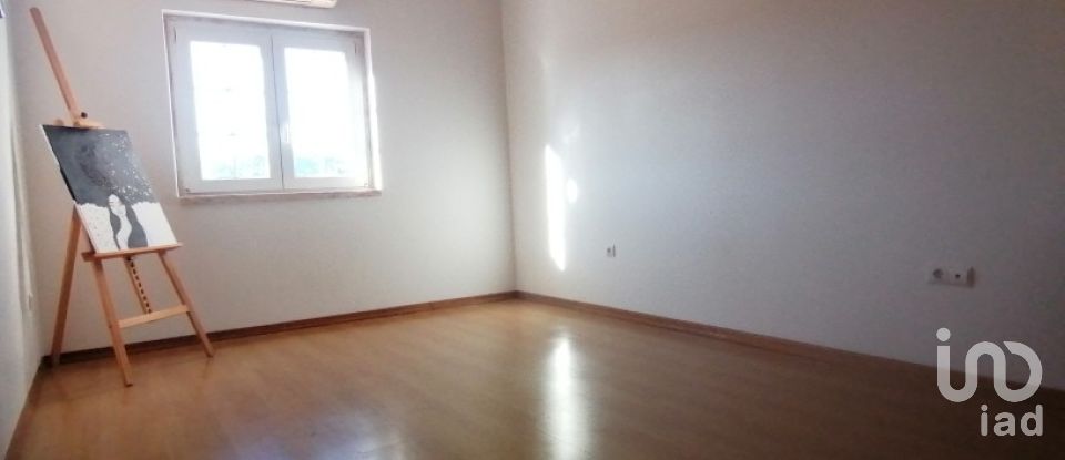 House T4 in Venda do Pinheiro e Santo Estêvão das Galés of 217 m²