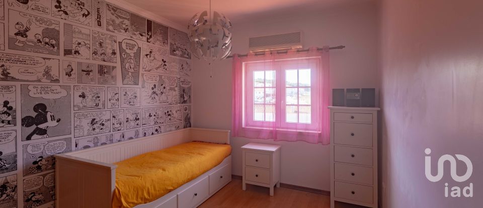 House T4 in Venda do Pinheiro e Santo Estêvão das Galés of 217 m²