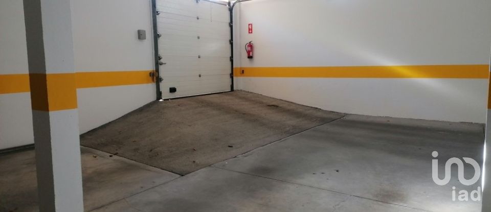 House T4 in Venda do Pinheiro e Santo Estêvão das Galés of 217 m²