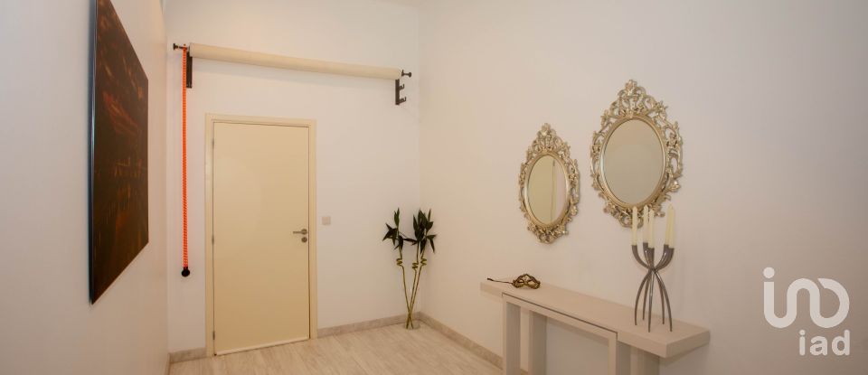 House T4 in Venda do Pinheiro e Santo Estêvão das Galés of 217 m²