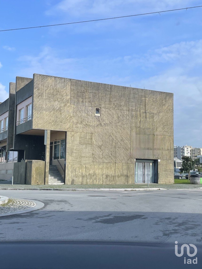 Boutique/Local commercial à Chafé de 565 m²