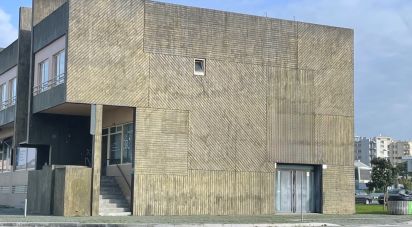 Shop / premises commercial in Chafé of 565 m²