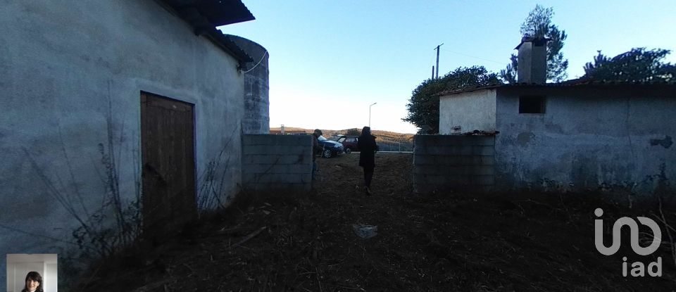 Loja / Estabelecimento Comercial em Castanheira de Pêra e Coentral de 458 m²