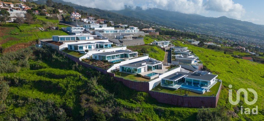 House T4 in Prazeres of 299 m²