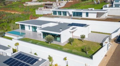 House T4 in Prazeres of 299 m²