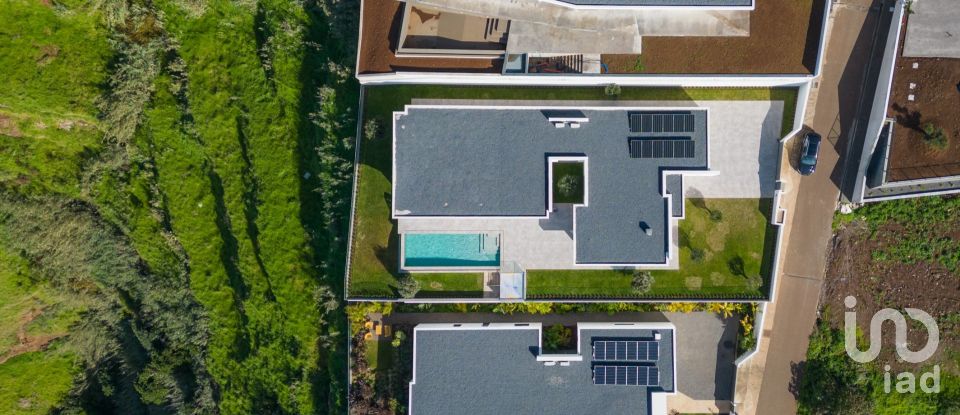 House T4 in Prazeres of 299 m²