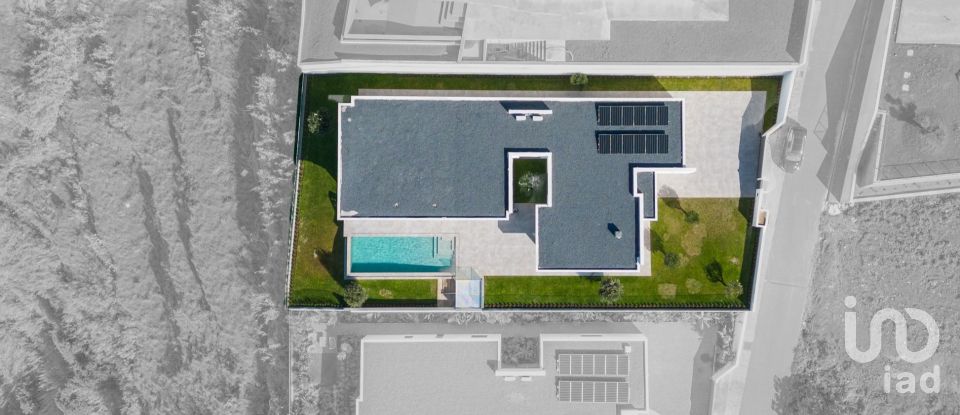 House T4 in Prazeres of 299 m²