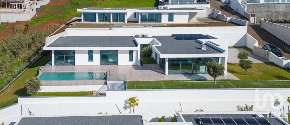 House T4 in Prazeres of 299 m²