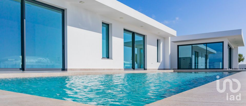 House T4 in Prazeres of 299 m²