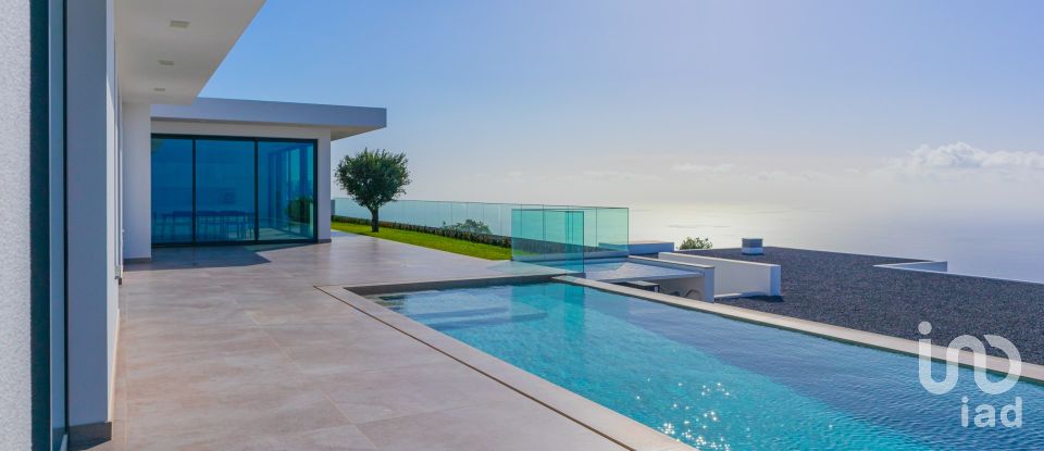 House T4 in Prazeres of 299 m²