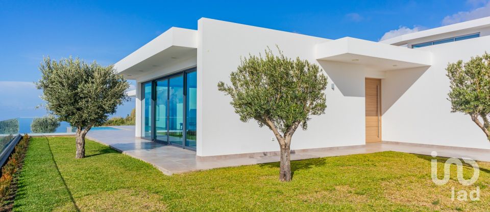 House T4 in Prazeres of 299 m²