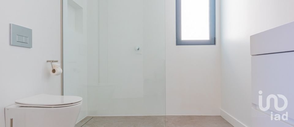 House T4 in Prazeres of 299 m²