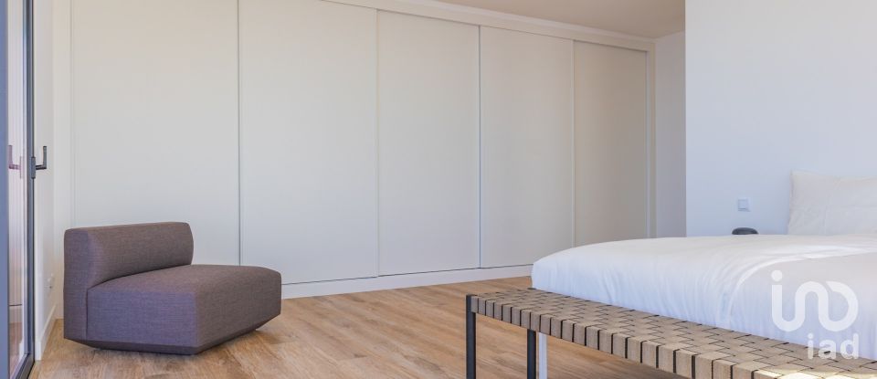 House T4 in Prazeres of 299 m²