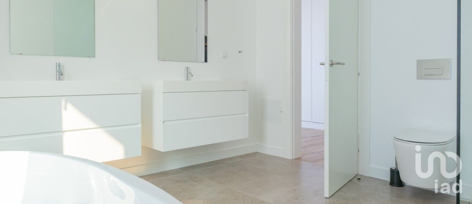 House T4 in Prazeres of 299 m²