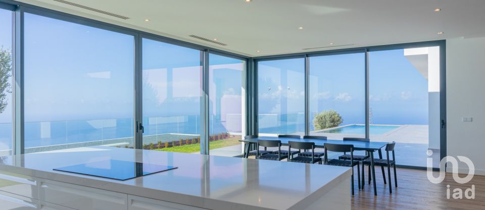 House T4 in Prazeres of 299 m²