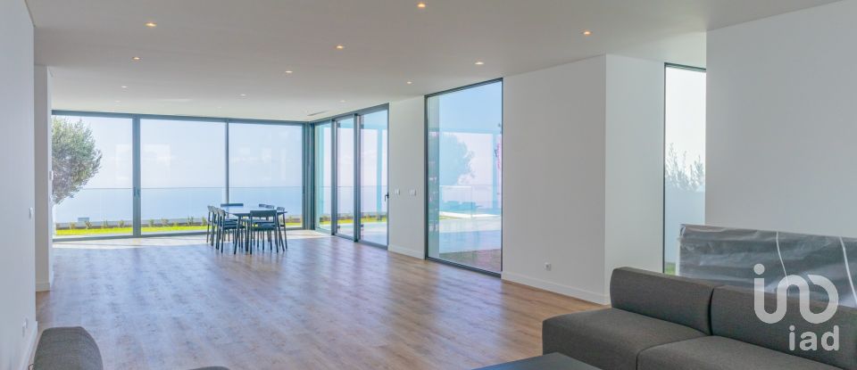 House T4 in Prazeres of 299 m²