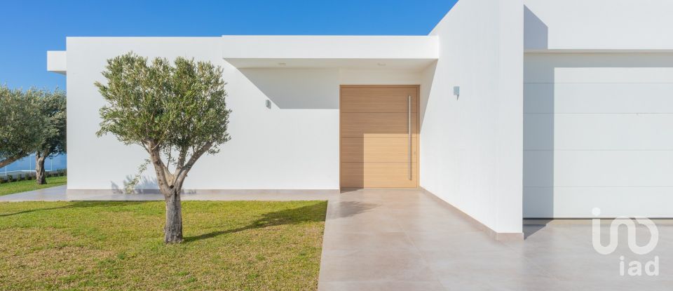 House T4 in Prazeres of 299 m²